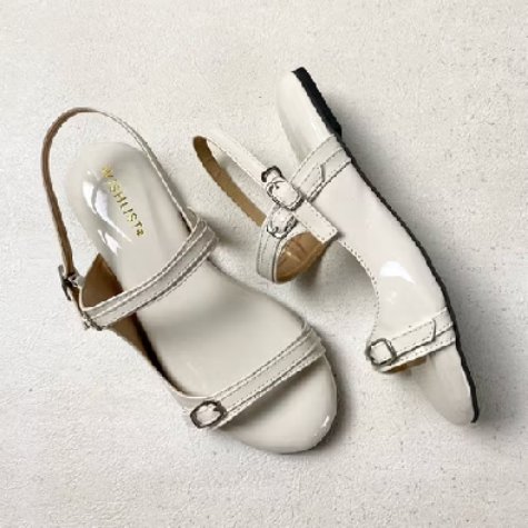noaila_vv's tweet photo. Hai, babes! 👋
nemuin sandal yang looknya lucu banget, bikin tampil unik dan stylish, desainnya out of the box dan trendy, mana cuma 70RB an ga pikir lama langsung CO
#SandalUnik #Stylish #Premium #ShopeeFashion

https://t.co/clauJvdfes https://t.co/F27XfgWo1O