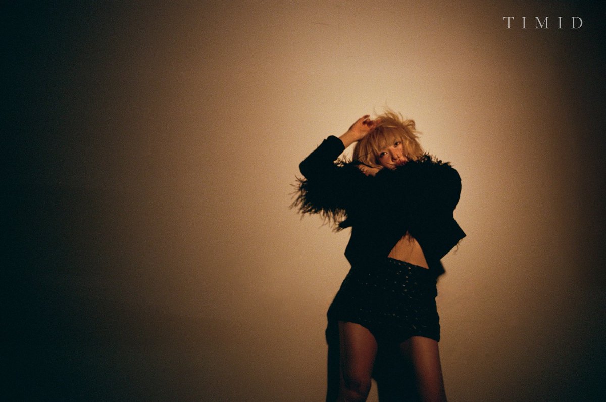 timidmag's tweet image. Behind-the-scenes shots from our photoshoot with Minzy
Read more: timidmag.com/features/minzy
#Minzy #2NE1
