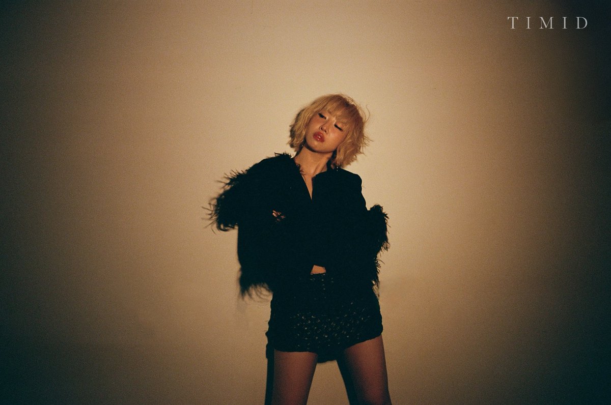 timidmag's tweet image. Behind-the-scenes shots from our photoshoot with Minzy
Read more: timidmag.com/features/minzy
#Minzy #2NE1