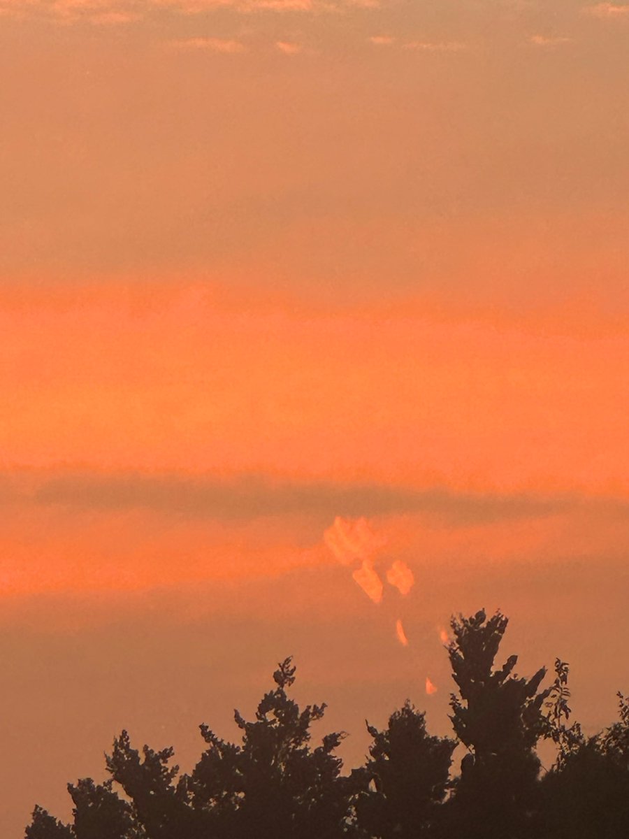 ESOTERIKA555's tweet image. Storm is a brewin ๐๐๐๐ and FIRE IN THE SKY ๐