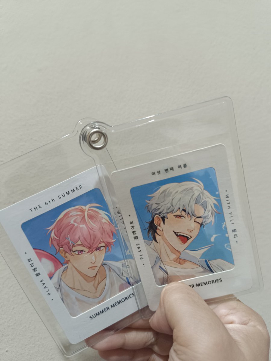 BATnIRON's tweet image. INI CANTIK BANGETTTT
GA BISA BERHENTI LIAAAT.
Menyesal ga nambah yejun sekalian 😭😭😭

Thank you kak @sharingwithnces udah pulangin merch viral ini 🤣💞