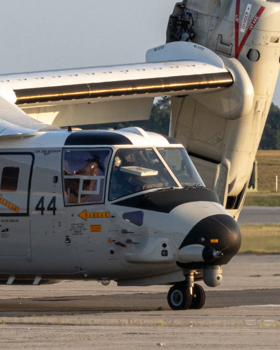 mhtplanes's tweet image. Is using a CMV-22 for pizza delivery too much? Here’s BISON44 preparing to depart Portsmouth, bound for Chambers! 🍕