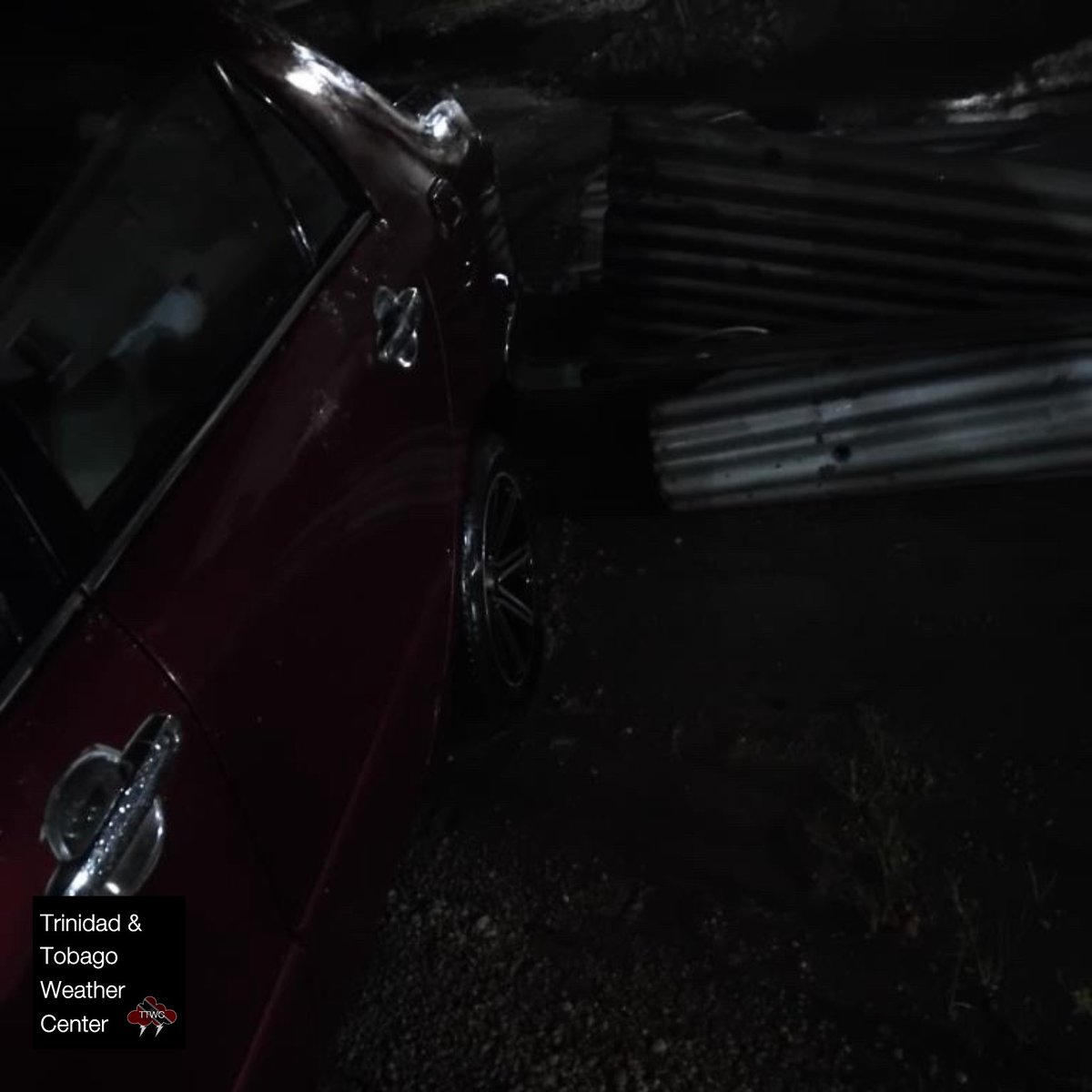 TTWeatherCenter's tweet image. Another report of a roof blown off a home at Rampersad Trace, Vega de Oropouche, northeastern Trinidad, damaging a car in an adjacent property.
Wind gusts between 50 km/h and 65 km/h have been observed, leading to sporadic reports of fallen trees, power outages and roof damage…