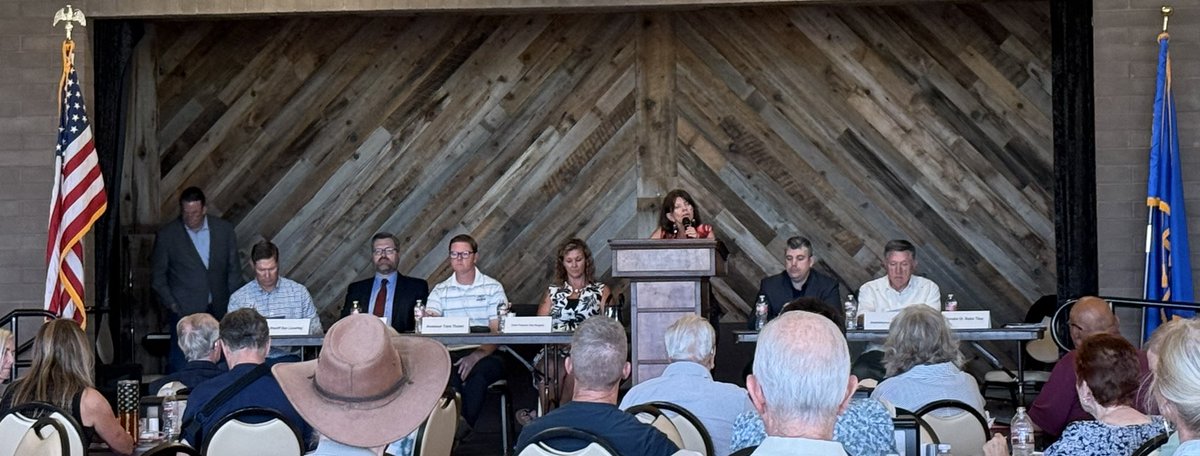 drrobintitus's tweet image. Thank you to @DCNVRepublicans for putting on this Town Hall. Great to see so many friends and share the stage with these stellar fellow conservatives.
Assemblyman @PKONeillNV
@DouglasSheriff Dan Coverley
Clerk Treasurer @runcrazywith5
Gov Lombardo Rep @j_weavernv
Assessor…