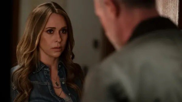 EpicFilmGuys's tweet image. #IKnowWhatYouDidLastSummer is meaner, scarier and more brutal than the original. It takes big swings and makes some bold choices that may divide some fans. While it succeeds in being a fun summer slasher, it does so by following a typical legacy sequel formula.
