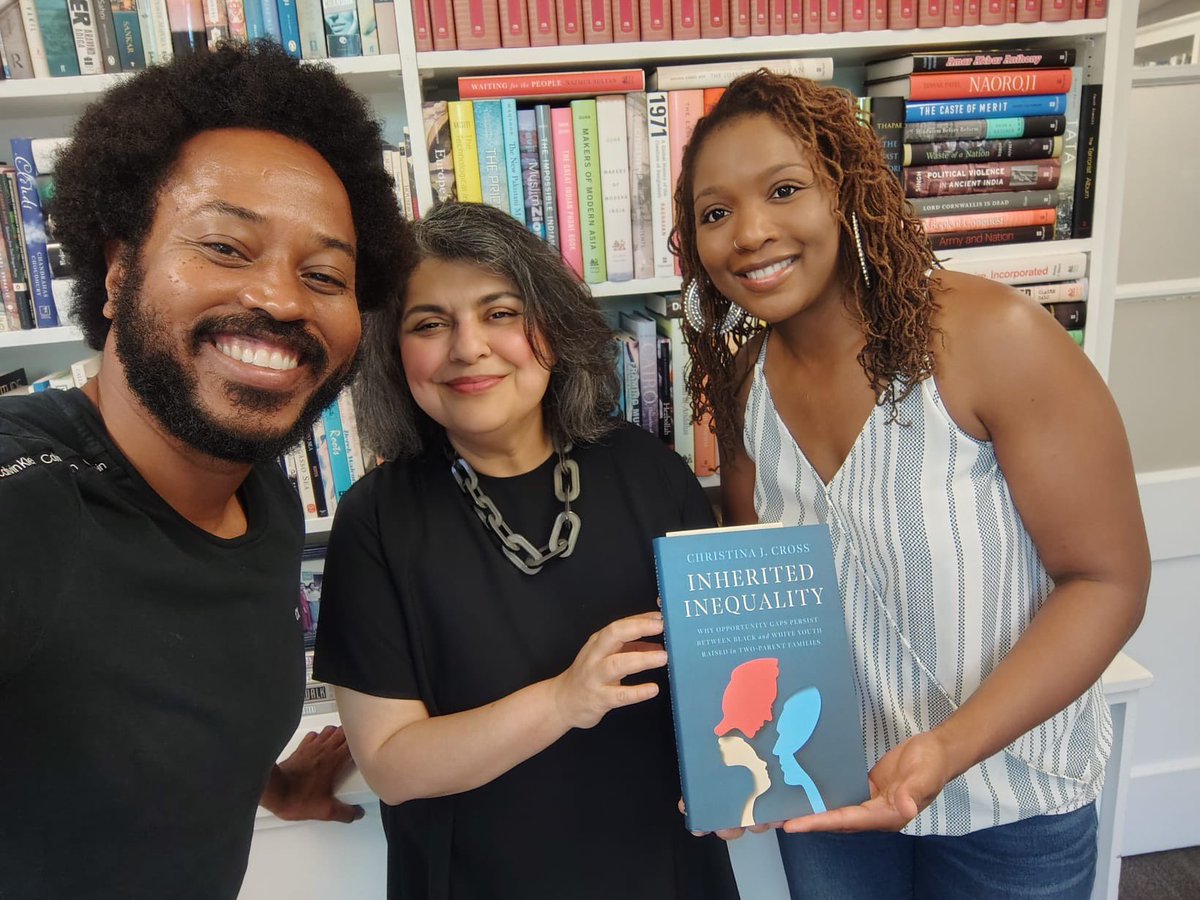 _sen_sharmila's tweet image. Such a pleasure to hand @christinajcross the first finished copy of her first book this afternoon when she stopped by the @Harvard_Press office.