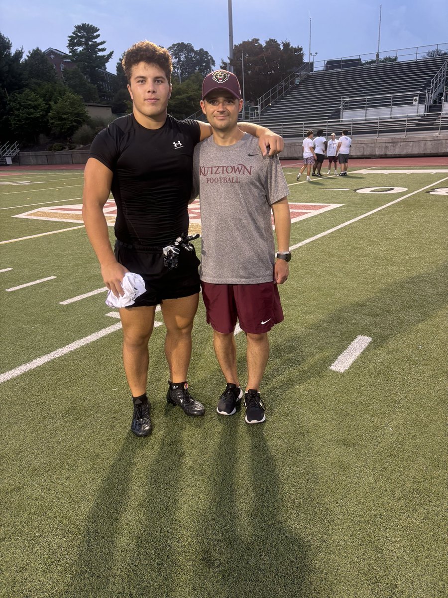 Justin_Est34's tweet image. Had a great camp at Kutztown today!! Learned lots from @Coach_Ditti and @CoachFargo_KUFB Thank you @Coach_Ditti for the invite! Great energy and got lots of work in!! @CoachTaylor_OL @CoachC_LHU @Coach_A_Brunori @_CoachWarner @Coach_Mul @Coach_Derasmo @CoachConlen_ @dvwarriorfb