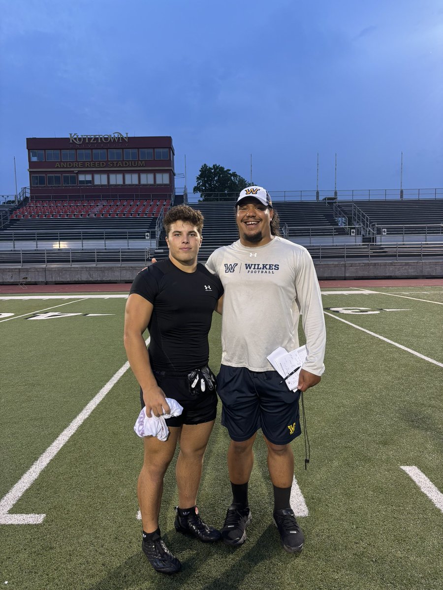 Justin_Est34's tweet image. Had a great camp at Kutztown today!! Learned lots from @Coach_Ditti and @CoachFargo_KUFB Thank you @Coach_Ditti for the invite! Great energy and got lots of work in!! @CoachTaylor_OL @CoachC_LHU @Coach_A_Brunori @_CoachWarner @Coach_Mul @Coach_Derasmo @CoachConlen_ @dvwarriorfb
