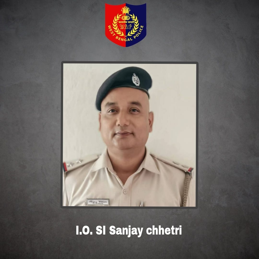 WBPolice's tweet image. নাবালিকাকে ধর্ষণ: সাজা ৫ মাসের মধ্যে, ২৫ বছরের কারাদণ্ড অভিযুক্তের
এই বছরের জানুয়ারি মাসের শেষের দিকের ঘটনা। বিকেল তখন পাঁচটা। জলপাইগুড়ির কোতোয়ালি থানা এলাকার ১২ বছরের এক নাবালিকা বিকেলবেলা স্কুল থেকে বাড়ি ফিরছিল। পথেই গোলাম মাসুদ মোহাম্মদ নামের এক টোটোওয়ালা তাকে চকলেটের…
