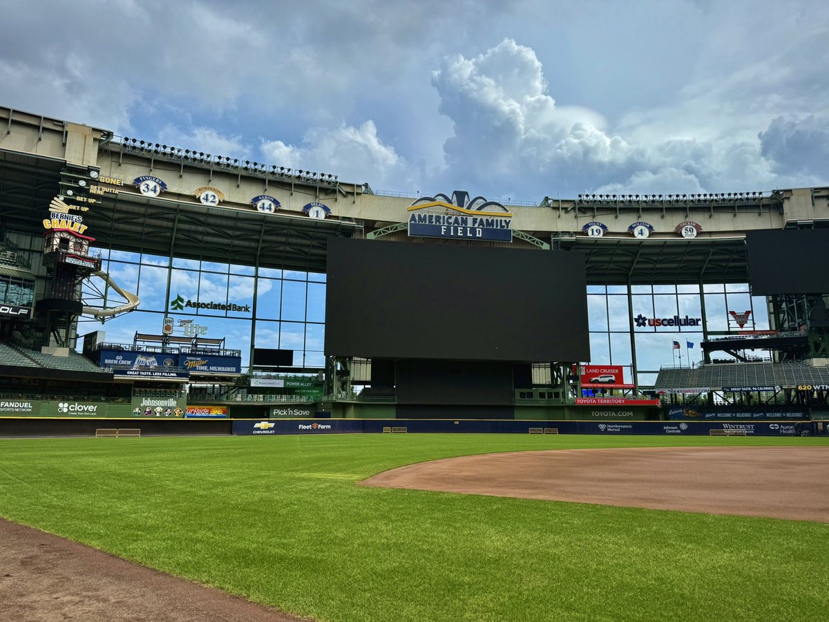 PerchXLV's tweet image. Miller Park/AmFam Field is the greatest! …walking out from the same bullpen Trevor Hoffman and K Rod used⚾️🔥
今日は野球場を見学しました!とても楽しかったです
#CelebrateProWrestling
