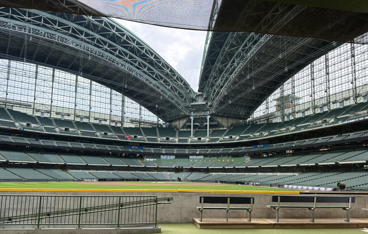 PerchXLV's tweet image. Miller Park/AmFam Field is the greatest! …walking out from the same bullpen Trevor Hoffman and K Rod used⚾️🔥
今日は野球場を見学しました!とても楽しかったです
#CelebrateProWrestling