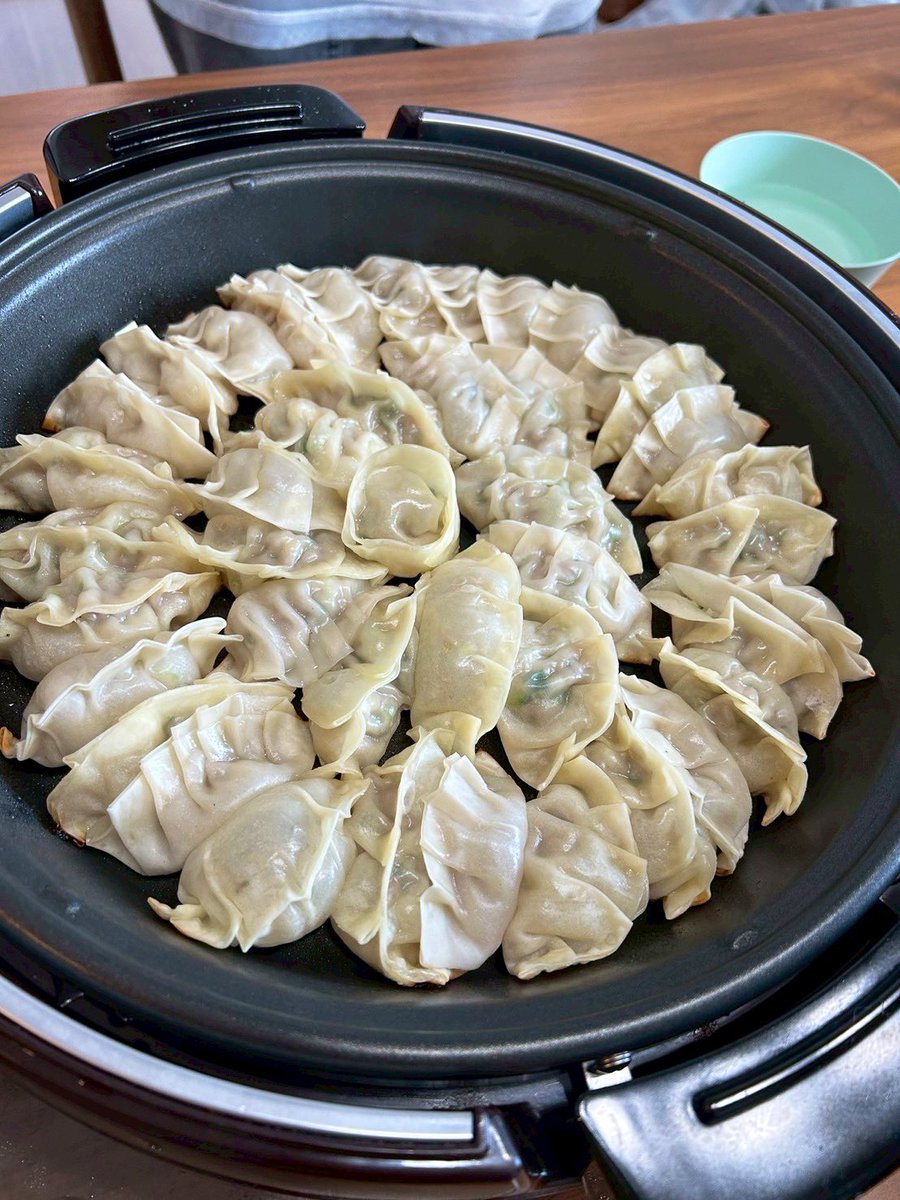 先日、餃子パーティーをしました🥟
みんな毎日バリバリ働いてますが、休日に昼間からのんびりと🤤🍺
#餃子 #IT企業 #採用 #中途採用