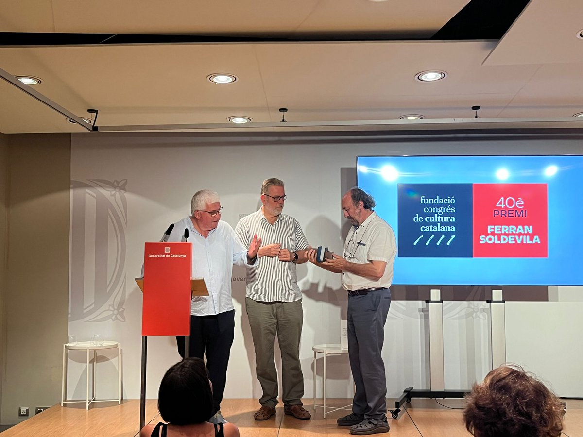 La Fundació Congrés de Cultura Catalana reconeix l’obra d’Albert Rossich “Del naixement del teatre modern al neoclassicisme (segles XVI–XVIII)” amb el 40è Premi Ferran Soldevila.

📍Palau Robert