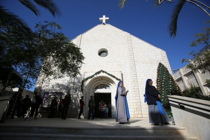 MLJHaynes's tweet image. BREAKING: The only Catholic parish in Gaza, Holy Family Church, was hit by an Israeli raid this morning.
@LPJerusalem says many at the church were injured, including the parish priest, but no fatalities. The church was also damaged
@Agenzia_Ansa claims 2 people have died.