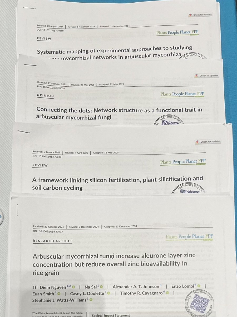 slaterholly's tweet image. Our packages finally cleared customs and arrived in Cologne for the last day of #2025ISMPI ! If you need a pen, want a pin or some @newphyt and @plantspplplanet reading material for your journey home come stop by the @NewPhyt stand in the poster hall.