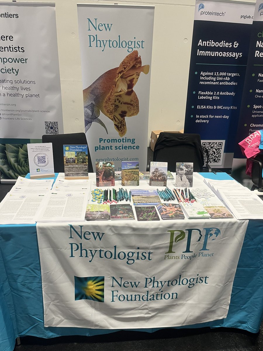 slaterholly's tweet image. Our packages finally cleared customs and arrived in Cologne for the last day of #2025ISMPI ! If you need a pen, want a pin or some @newphyt and @plantspplplanet reading material for your journey home come stop by the @NewPhyt stand in the poster hall.