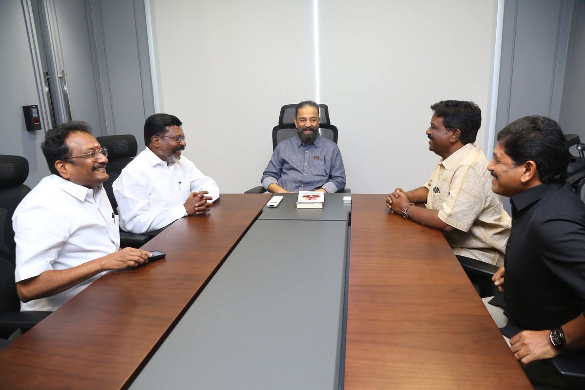 Thol. Thirumavalavan (@thirumaofficial) on Twitter photo திமுக தலைமையிலான மதச்சார்பற்ற முற்போக்கு கூட்டணியின் நாடாளுமன்ற மேலவை உறுப்பினராகத் தேர்வாகியுள்ள
மக்கள் நீதி மய்யத்தின் தலைவர் திரு.கமலஹாசன் <a href="/ikamalhaasan/">Kamal Haasan</a> அவர்களை சந்தித்து விடுதலைச் சிறுத்தைகள் கட்சியின் சார்பில் வாழ்த்துக்களைத் தெரிவித்தேன்! திமுக தலைமையிலான மதச்சார்பற்ற முற்போக்கு கூட்டணியின் நாடாளுமன்ற மேலவை உறுப்பினராகத் தேர்வாகியுள்ள
மக்கள் நீதி மய்யத்தின் தலைவர் திரு.கமலஹாசன் <a href="/ikamalhaasan/">Kamal Haasan</a> அவர்களை சந்தித்து விடுதலைச் சிறுத்தைகள் கட்சியின் சார்பில் வாழ்த்துக்களைத் தெரிவித்தேன்!
