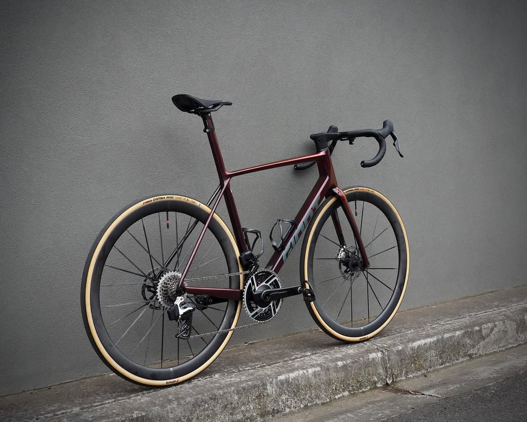 Giant Ibérica (@giant_esp) on Twitter photo #tcrtuesday
Parece un dream build, pero lo único diferente de la TCR SL 0 Red de gama es el manillar integrado y las cubiertas.
Un dream build sin que tengas que preocuparte. Ligereza, reactividad y rigidez como ninguna otra.
📸<a href="/giantsthyarra/">Giantsthyarra</a>
#tcrtuesday #RideUnleashed #tcrtuesday
Parece un dream build, pero lo único diferente de la TCR SL 0 Red de gama es el manillar integrado y las cubiertas.
Un dream build sin que tengas que preocuparte. Ligereza, reactividad y rigidez como ninguna otra.
📸<a href="/giantsthyarra/">Giantsthyarra</a>
#tcrtuesday #RideUnleashed