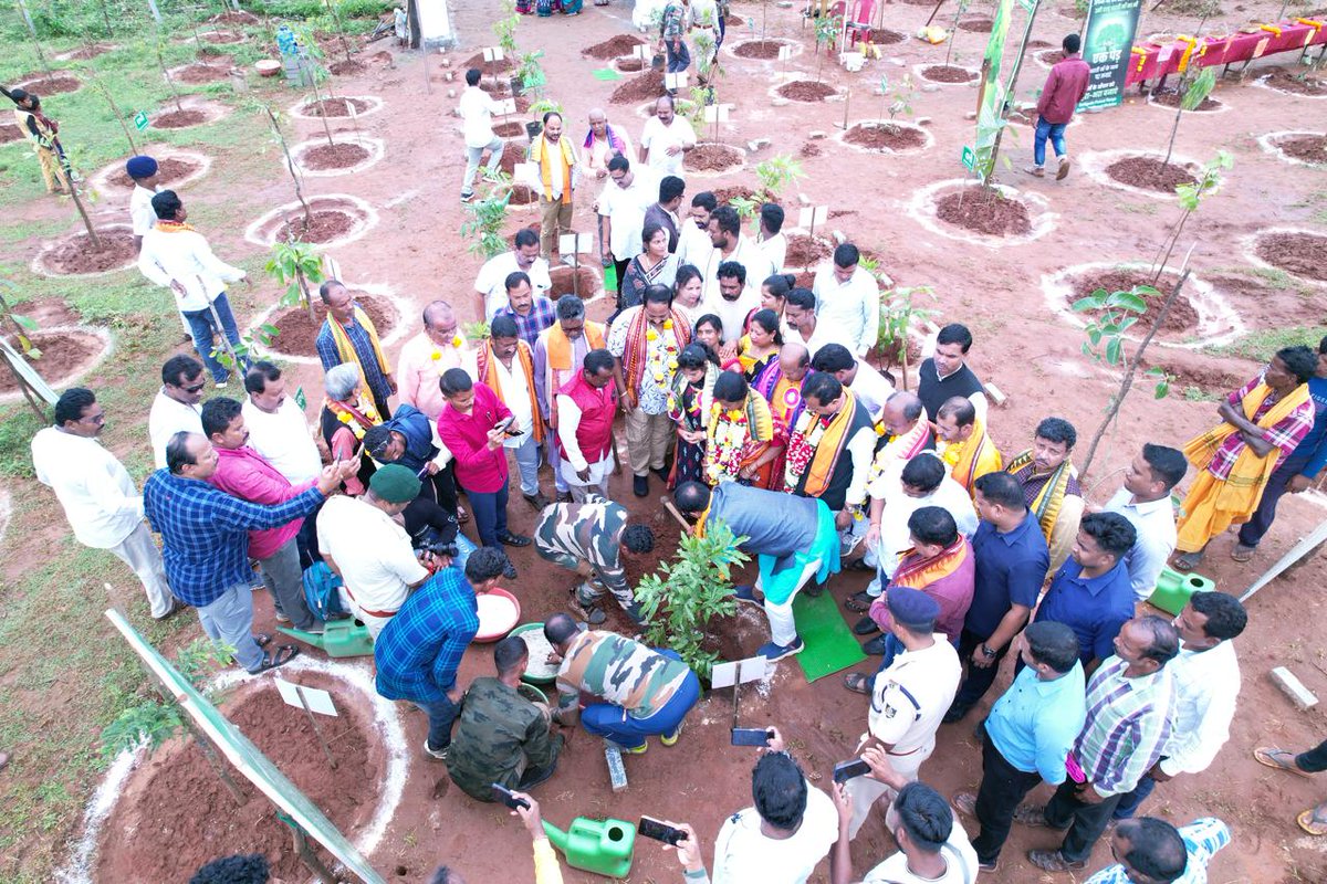 dfo_balliguda's tweet photo. As part of the nation wide Van Mahotsav celebration,Hon'ble MP Sri Sukanta Kumar Panigrahi ,Kandhamal constituency in presence of DFO Balliguda led a plantation drive on dated 15.07.25 at Katari Sahi Urban Tree Plantation under Balliguda range of Balliguda Forest Division. https://t.co/l2N3EFfYd6