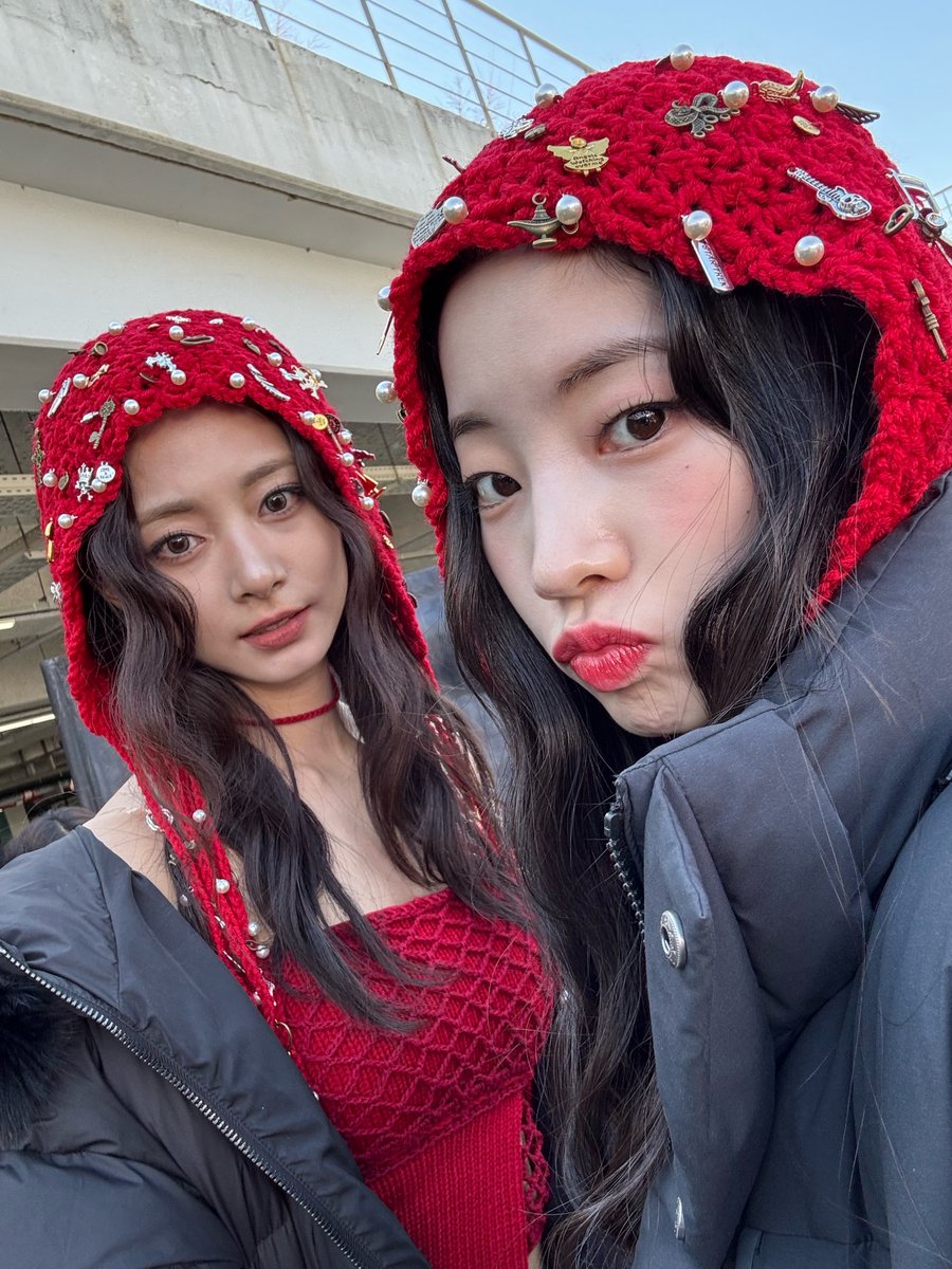DAHYUN AND TZUYU SELCA THEY'RE SO PRETTY