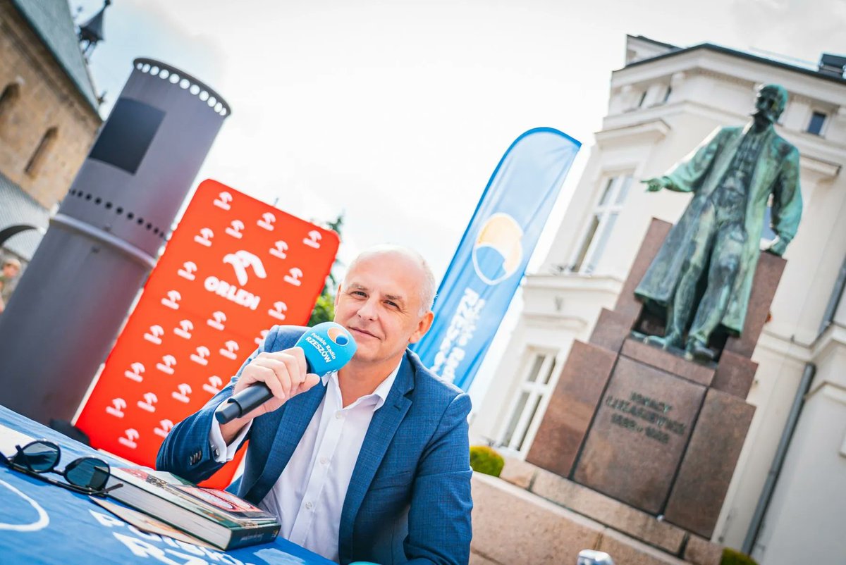 📻 Razem z Polskim Radiem Rzeszów zapraszamy na kolejną audycję Na Naftowym Szlaku. Tym razem Radio Biwak, którego ORLEN jest wyłącznym sponsorem, nadaje z Krosna i okolic. A w najnowszym wydaniu m.in:
🔹rozmowa z Erwinem Szwastem, pełniącym obowiązki dyrektora