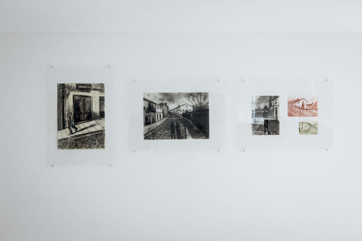 CGACSantiago's tweet image. Silvia G. Armesto achéganos na súa serie 'Entre sombras' a súa mirada do barrio de San Pedro, no que atopou moitas sombras debido ao contraste rápido da luz en Galicia.
Podes descubrir a exposición 'No espazo e na voz lemos o tempo' na entrada do CGAC.✨
@CulturaXunta