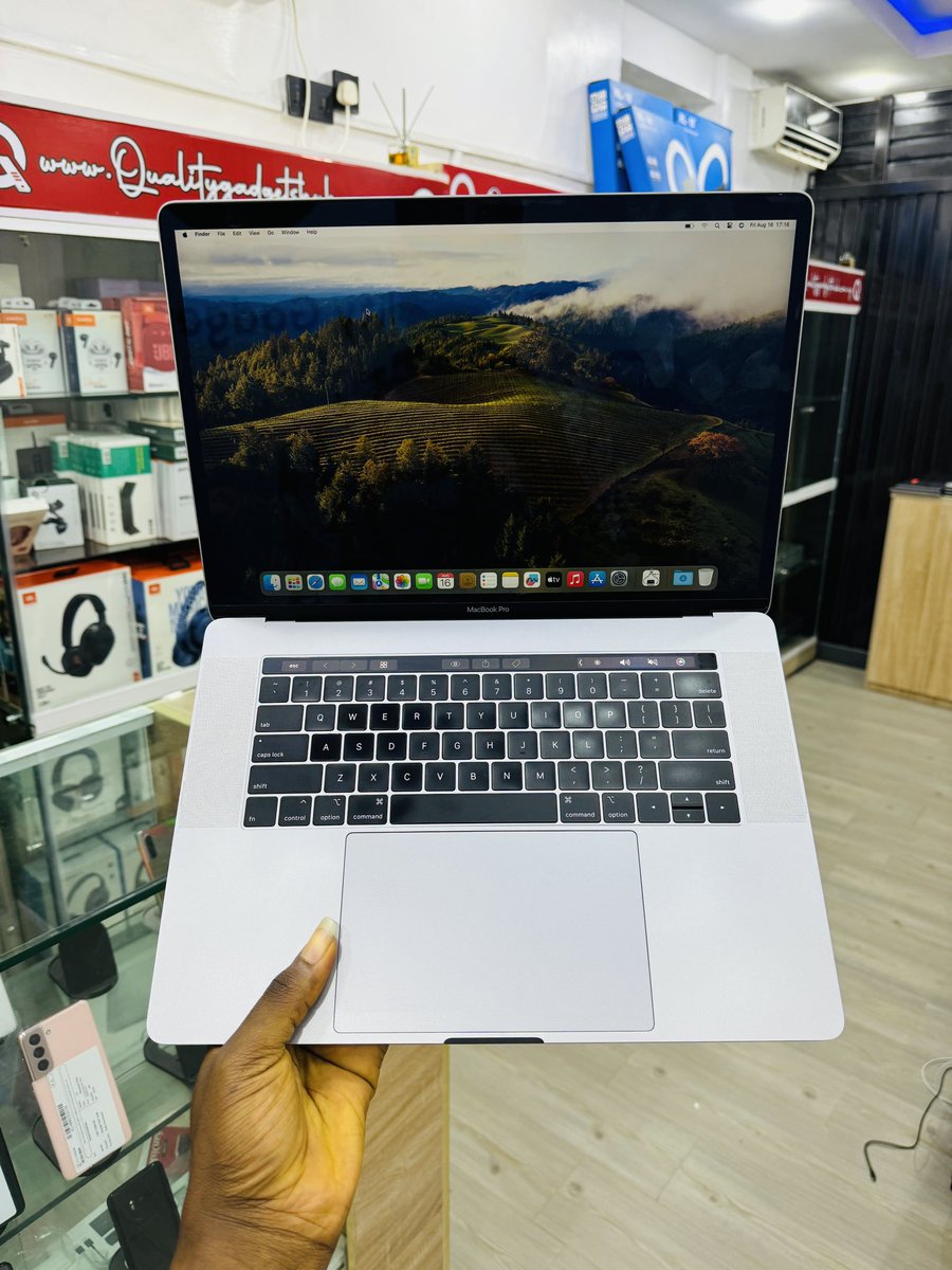 QualityGadgets_'s tweet image. Premium Used Apple MacBook Pro 2019 

intel core i7 | 256gb SSD | 32gb RAM

15 inches | KeyBoard light | Touch Bar 

4gb dedicated graphics 

Price: ₦805,000 
[ Follow Come Charger included ]

🛒 Send a DM or 

📞 08169698791 | 💬 08076460107
