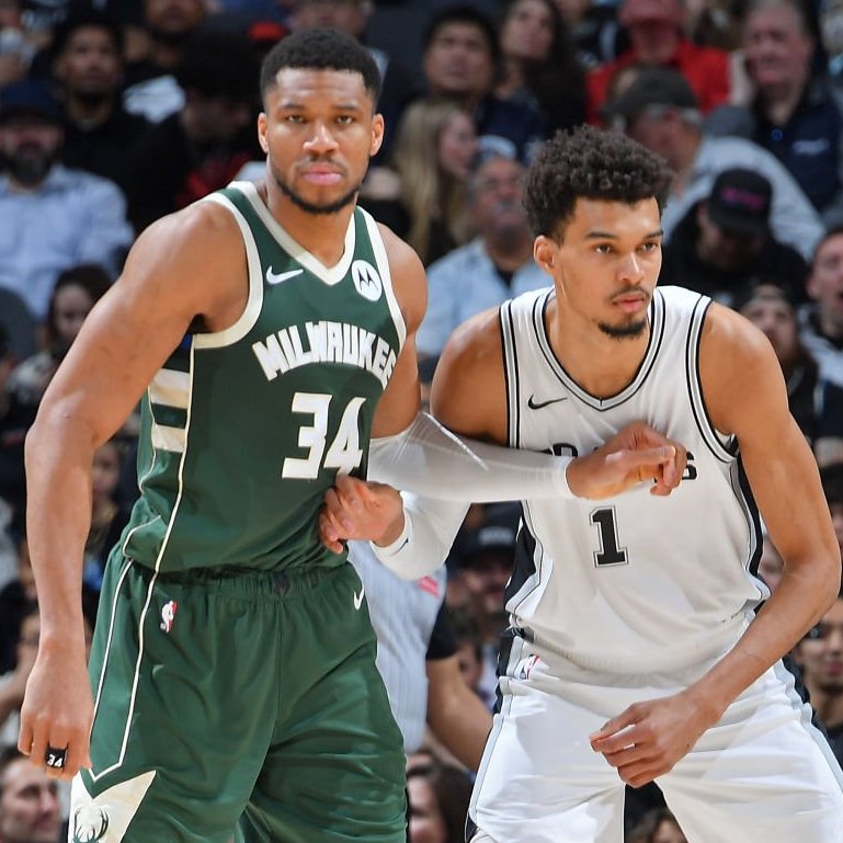 Basket_Infos's tweet image. « Briser tout ton noyau pour un seul joueur fonctionne rarement »
Cet été les Spurs ont été liés à Kevin Durant et Giannis Antetokounmpo, mais finalement pas de gros coups pour les Texans. Les Spurs n’avaient-ils pas besoin d’un tel joueur ?
Victor Wembanyama : « Non, je ne…