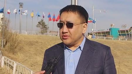 Нийгмийн асуудал хариуцсан Дарга нь Бат-Энх гэж нэг ийм улаан МАНчин Данхын найз пяздаа байдаг гэнэ. Хөтлөлцөөд ЗАЙЛуулах цаг нь болжээ ллруудыг🤬🤬🤬