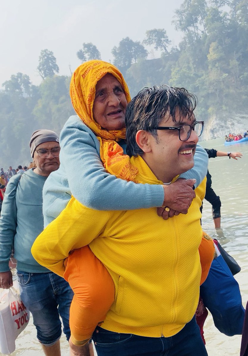 SShuvas's tweet image. श्रावण १,
आज आमाको ८५औं जन्म दिन !
स्वस्थ र दीर्घ जीवनको मंगल कामना सहित आमालाइ जन्म दिनको भब्य शुभकामना 🙏🙏,
आमाको काख र आशिर्वाद छ र त 'धनी' छौ 😍🙏