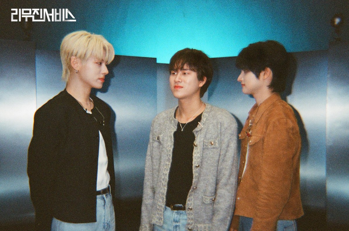 mujin_plz's tweet image. 리무진서비스 173회 비하인드 필름 도착💌
세상의 반짝임을 가득 담은
세 사람의 포근한 위로☁️✨
이 트리오는 영원히
림썰의 별, 림썰의 달
림썰의 우주이자 세상이
되어주기로 해 (꼬-옥)💞
@CUBE_NOWZ
@BPM_LMJ
#윤 #YOON #진혁 #JINHYUK #나우즈 #NOWZ
#이무진 #LEEMUJIN #리무진서비스