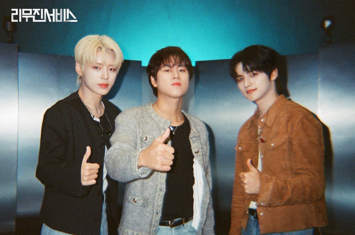 mujin_plz's tweet image. 리무진서비스 173회 비하인드 필름 도착💌
세상의 반짝임을 가득 담은
세 사람의 포근한 위로☁️✨
이 트리오는 영원히
림썰의 별, 림썰의 달
림썰의 우주이자 세상이
되어주기로 해 (꼬-옥)💞
@CUBE_NOWZ
@BPM_LMJ
#윤 #YOON #진혁 #JINHYUK #나우즈 #NOWZ
#이무진 #LEEMUJIN #리무진서비스