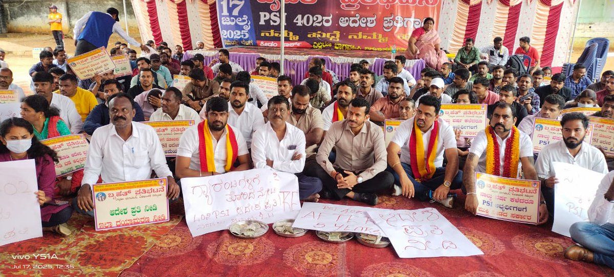 rajanna_rupesh's tweet photo. ಪರೀಕ್ಷೆ ಬರೆದು ಪಾಸಾಗಿದ್ದರು ನೇಮಕಾತಿ ಆದೇಶ ನೀಡದೆ ಇರುವುದರ ಕಾರಣ 
ಇಂದು 402 ಪಿ ಎಸ್ ಐ ಹುದ್ದೆಗಳ ಅಭ್ಯರ್ಥಿಗಳು ಸ್ವತಂತ್ರ ಉದ್ಯಾನವನದಲ್ಲಿ ಹಮ್ಮಿಕೊಂಡಿರುವ ಹೋರಾಟಕ್ಕೆ ಜೊತೆಯಾಗಿ ಬೆಂಬಲ ನೀಡಿದೆವು.
ದಯವಿಟ್ಟು ಕೂಡಲೇ ಆದೇಶ ನೀಡಿ.
ಅಭ್ಯರ್ಥಿಗಳ ಪರ ನಿಲ್ಲಿ
@DrParameshwara 
@CMofKarnataka 
@DKShivakumar 
@DgpKarnataka https://t.co/AZkScsdaRK