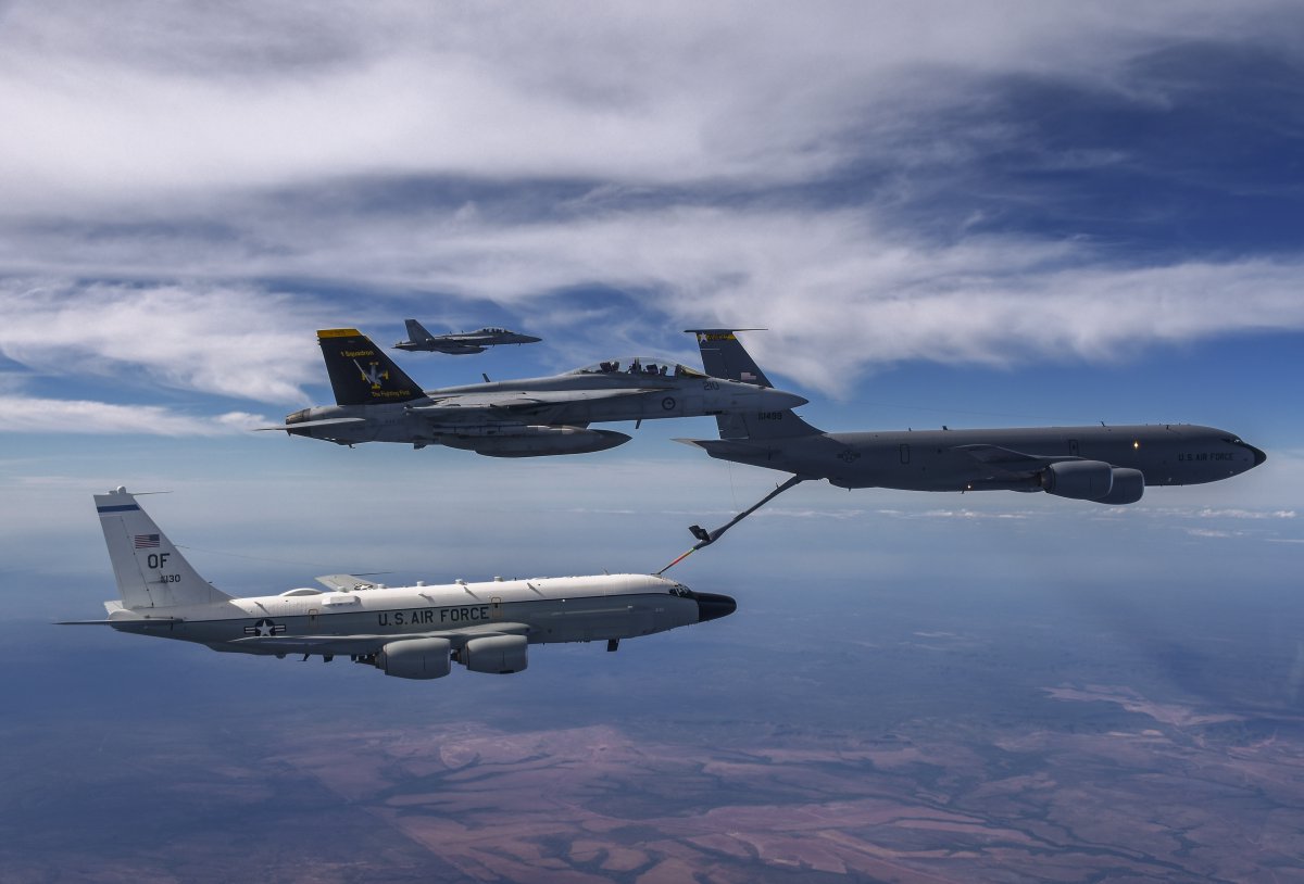 AusAirForce's tweet image. There’s nothing better than flying together. 🤝
During Talisman Sabre 2025 the #AusAirForce, @RoyalAirForce, @USMC, @PACAF took to the world’s premier airspace over the Northern Territory.
TS25 provides #YourADF the opportunity to practice high-end warfighting.
