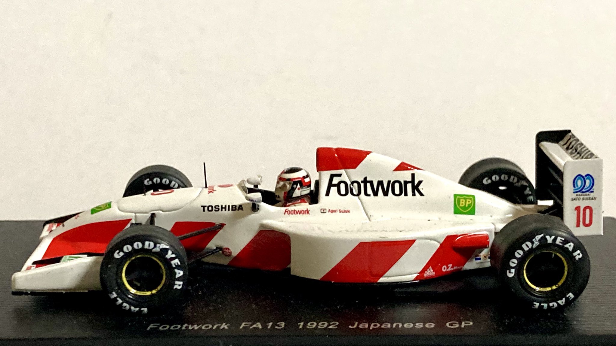 FOOTWORK アロウズ　鈴木亜久里号 特別編】フットワークFA13 運送会社フットワークと鈴木亜久里