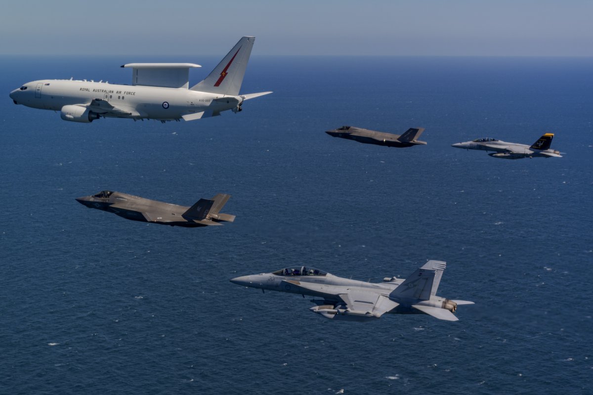 AusAirForce's tweet image. There’s nothing better than flying together. 🤝
During Talisman Sabre 2025 the #AusAirForce, @RoyalAirForce, @USMC, @PACAF took to the world’s premier airspace over the Northern Territory.
TS25 provides #YourADF the opportunity to practice high-end warfighting.
