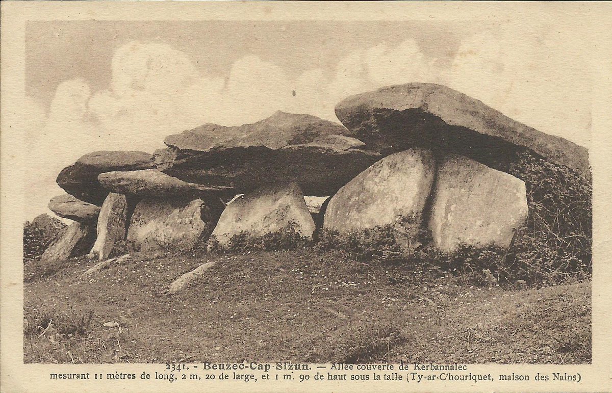 PhilWat09037421's tweet image. This card by Le Doaré in Châteaulin of the allée couverte of Kerbalannec in Beuzec-Cap-Sizun (Finistère) gives a good idea of the architecture of the tomb and the low angle from which it is taken produces quite a dramatic effect.