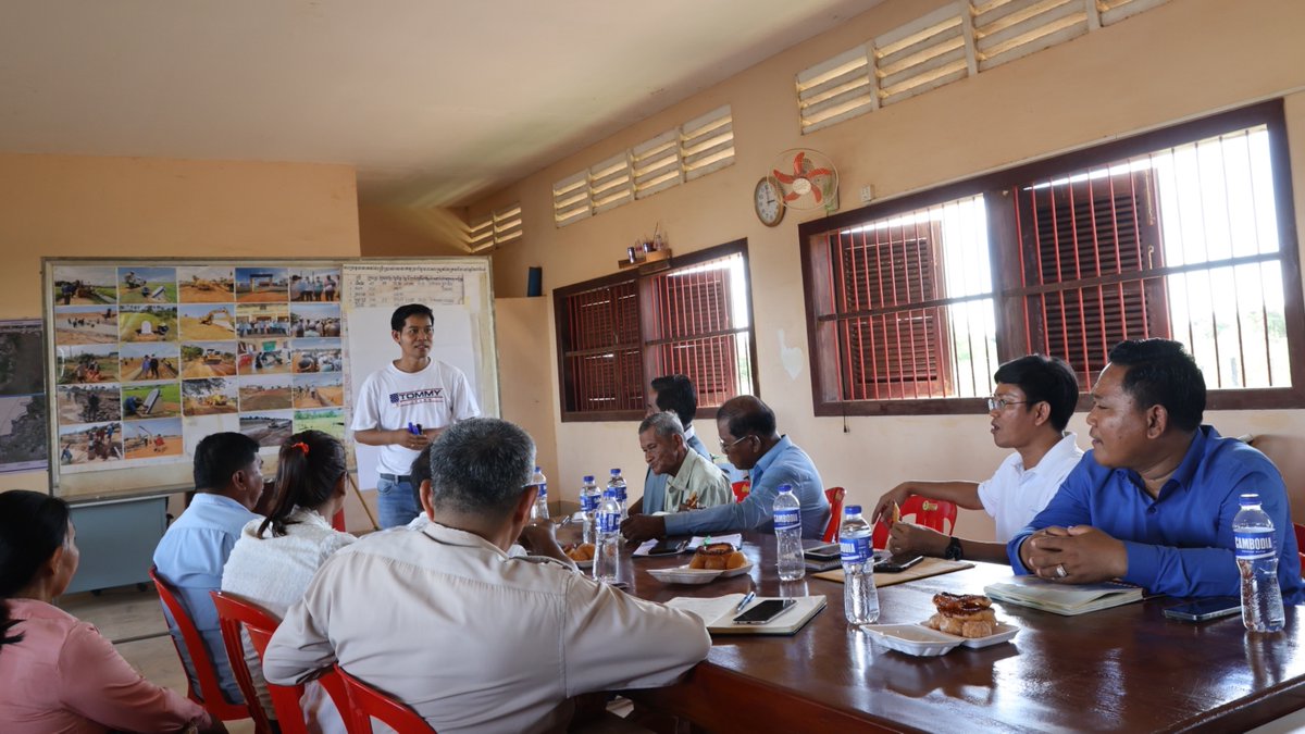 WorldFishCenter's tweet image. 🤝 Collaboration at the district level is crucial to scale #fisheries and integrated farming systems.
WorldFish, under the @CGIARScaling, met with the District Technical Working Group in Kampong Thom, Cambodia to explore synergies & co-develop approaches together.
#AquaticFoods