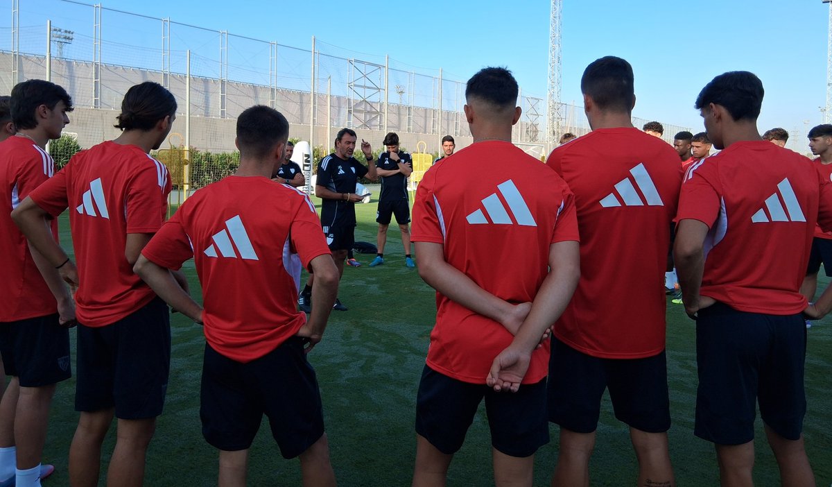 💪 El #SevillaAtlético sigue con la pretemporada en la ciudad deportiva. En ocho días llega el primer amistoso para los de Jesús Galván. 

#VamosSAT ⚪️🔴

#CanteraSevillaFC