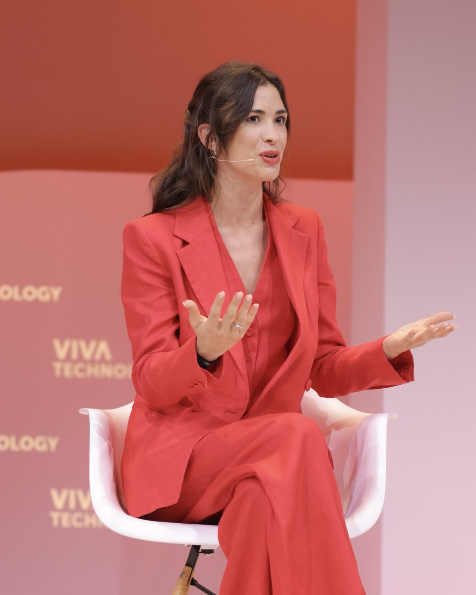 VivaTech's tweet image. AI + marketing leaders = big ideas at #VivaTech ⚡️
At this year’s CMO Perspective, trust, creativity & the human side of AI took center stage.
Swipe to meet the visionaries shaping the future of marketing - anyone stand out to you?👇