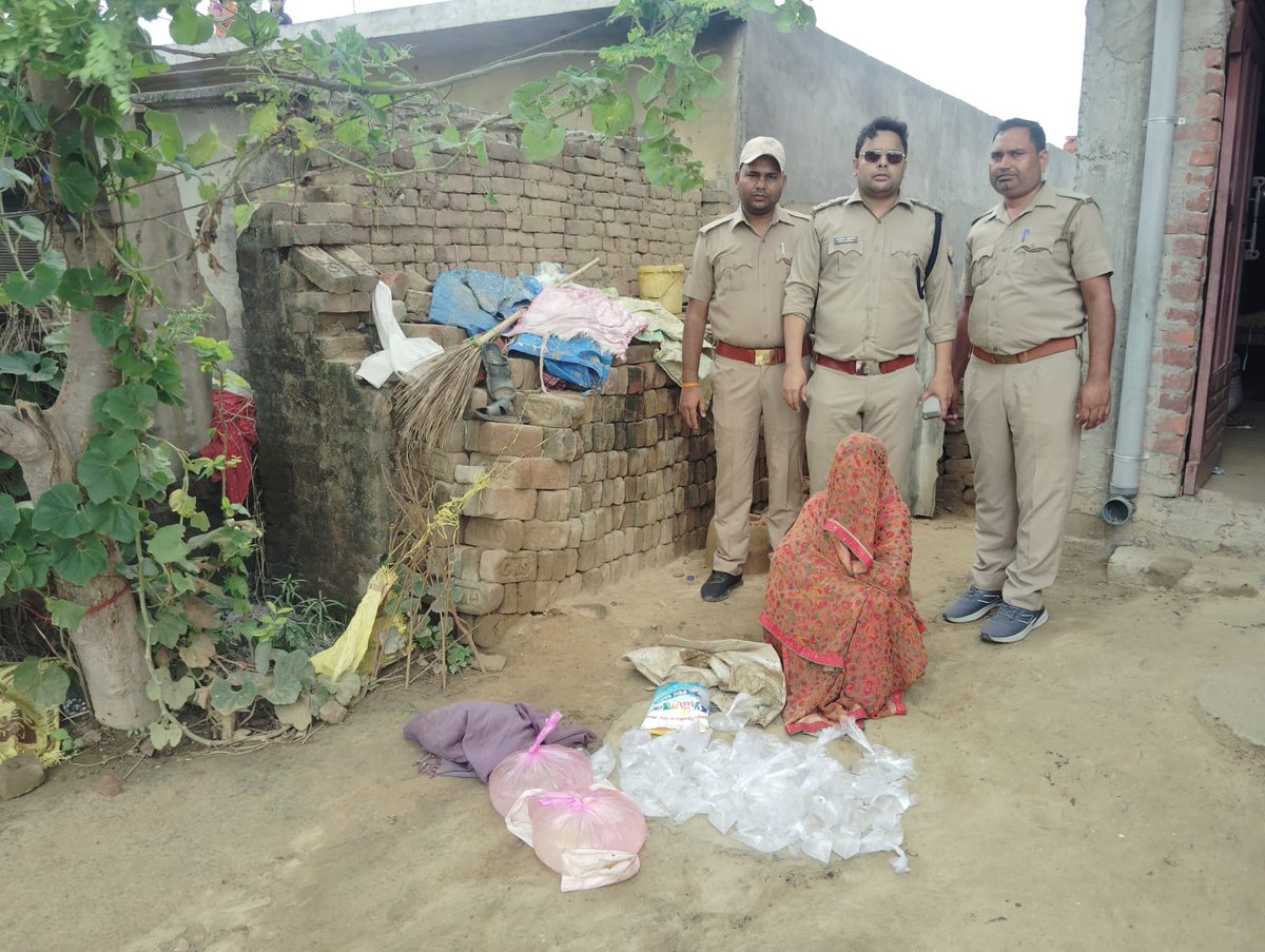 AmarBhartiLko's tweet image. गोरखपुर: सर्किल-4 के इंस्पेक्टर अर्पित शुक्ला एक्शन में!
चौरीचौरा के इब्राहिमपुर, ढोलह समेत कई इलाकों में कच्ची शराब माफियाओं पर छापेमारी।
🚔 20 लीटर अवैध शराब बरामद, 200 किलो लहन नष्ट
#GorakhpurNews #UPPolice #ExciseRaid #अर्पित_शुक्ला #कच्चीशराब #LawAndOrder #UPNews