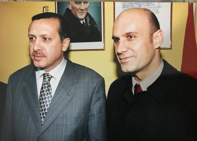 Turhan Çömez in Recep Tayyip Erdoğan ın yanında ne işi vardı
Turhan Çömez in Recep Tayyip Erdoğan ın yanında ne işi vardı
Turhan Çömez in Recep Tayyip Erdoğan ın yanında ne işi vardı