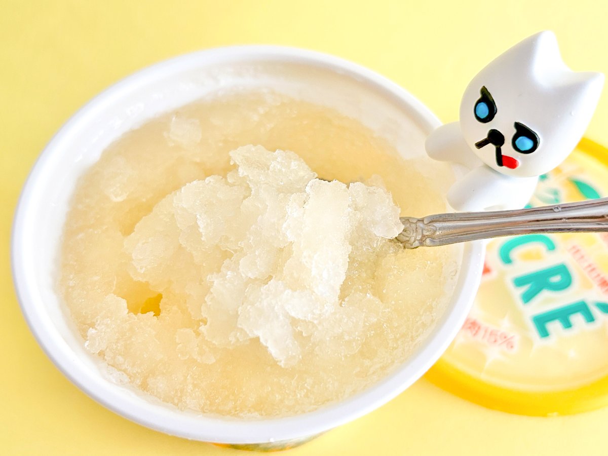 doorfumi2018's tweet image. 【食べたぜ】「サクレ梨」が期間限定で復活してるってよ!ファミマ限定!
シャリシャリかき氷の中に、角切りの梨果肉がゴロゴロ入ってるぜ。和梨果汁のさわやかな甘さと、ジューシーな味わいがたまらんのよな。
#オヤツハント