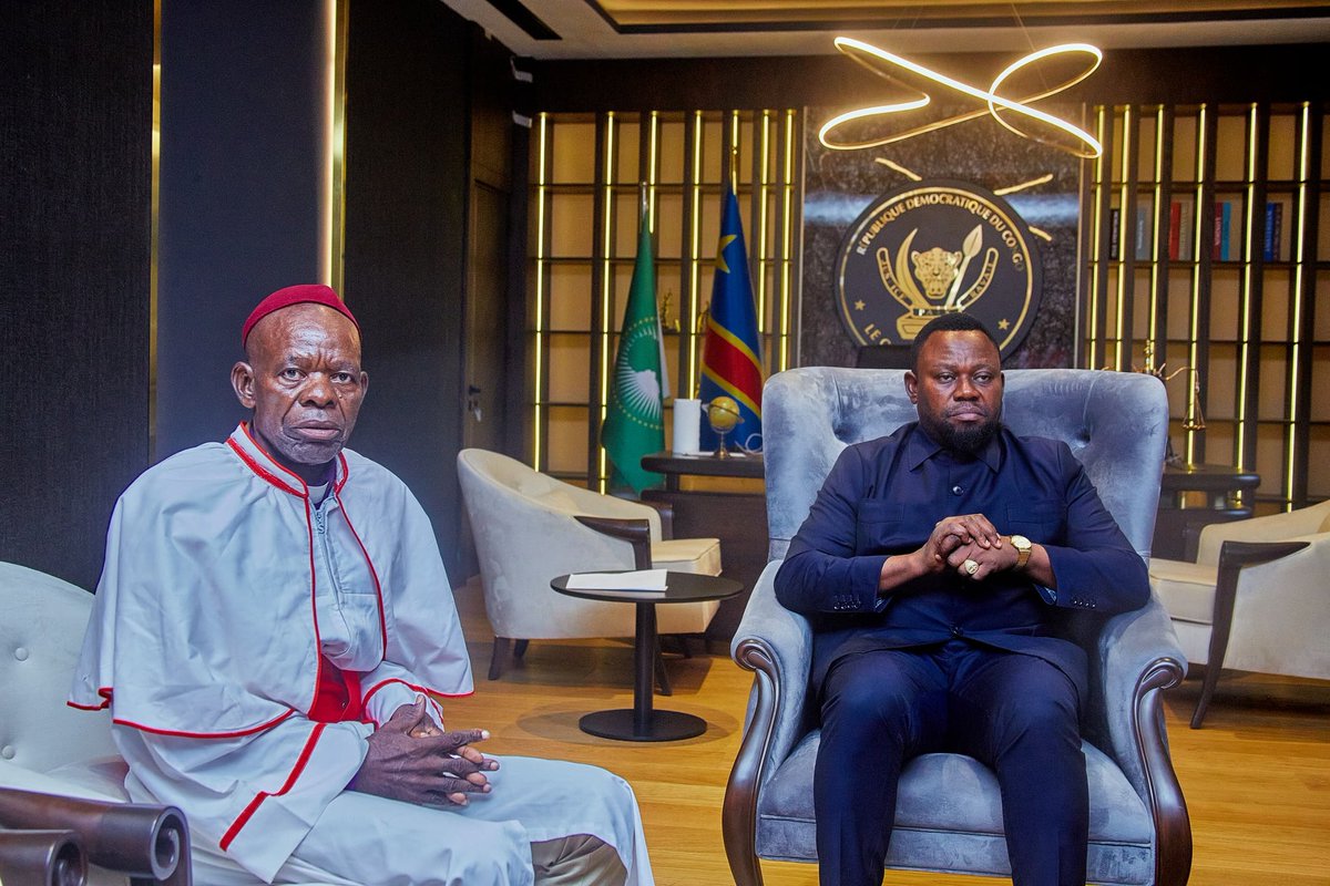 JusticeGouvCD's tweet image. Poursuivant la consultation des ministres du culte, Son Excellence Samuel MBEMBA KABUYA a eu un échange, le 14 juillet, avec le Rassemblement des Églises et Communautés pour Christ au Congo, l'une des confessions religieuses agréées en RDC.
Il s'agissait pour lui de recueillir…