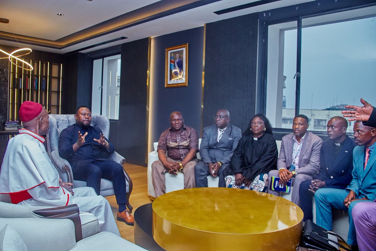JusticeGouvCD's tweet image. Poursuivant la consultation des ministres du culte, Son Excellence Samuel MBEMBA KABUYA a eu un échange, le 14 juillet, avec le Rassemblement des Églises et Communautés pour Christ au Congo, l'une des confessions religieuses agréées en RDC.
Il s'agissait pour lui de recueillir…