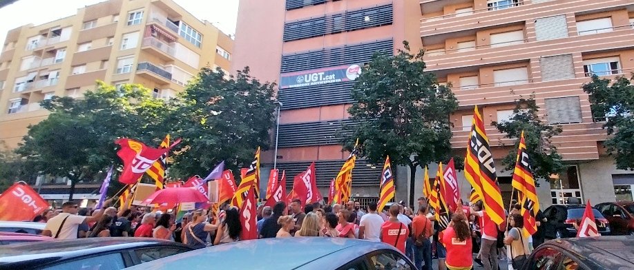 Trueta CCOO (@truetaccoo) on Twitter photo Companyes de <a href="/truetaccoo/">Trueta CCOO</a> i resta de <a href="/CCOOsanitat/">CCOOsanitat</a> de #Girona, mobilitzades per la reducció de jornada i per desbloquejar comvenis Companyes de <a href="/truetaccoo/">Trueta CCOO</a> i resta de <a href="/CCOOsanitat/">CCOOsanitat</a> de #Girona, mobilitzades per la reducció de jornada i per desbloquejar comvenis