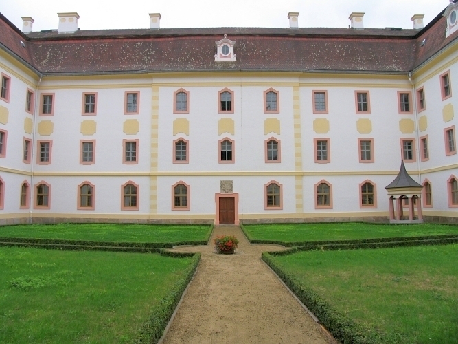 zu GAST bei UNS im #Kloster St. #Marienthal:
ob #wandern, #pilgern oder #radeln ~ starten Sie von unserem Kloster aus zu Ihren Ausflügen in die #Oberlausitz oder ins #Dreiländereck + machen Sie bei uns Halt &amp; kommen Sie bei uns an
#Auszeit, #Erholung, #Aufenthalt, Kloster-#Urlaub