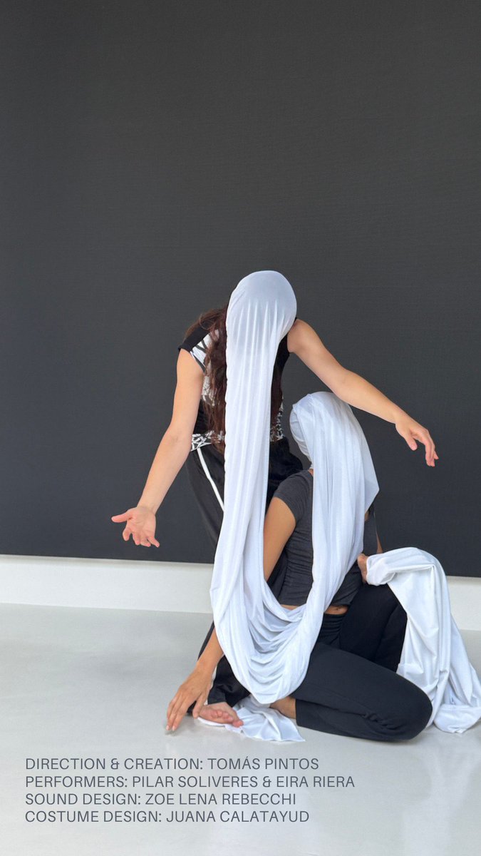 LOADgallery's tweet image. Live performance: Suspendido en el tiempo
For the opening night, we invited Tomás Pintos to adapt one of his pieces, Suspendido en el tiempo, for the gallery space.
Through slow, sensory movement and the interplay of fabric, the performers drift from formlessness to…