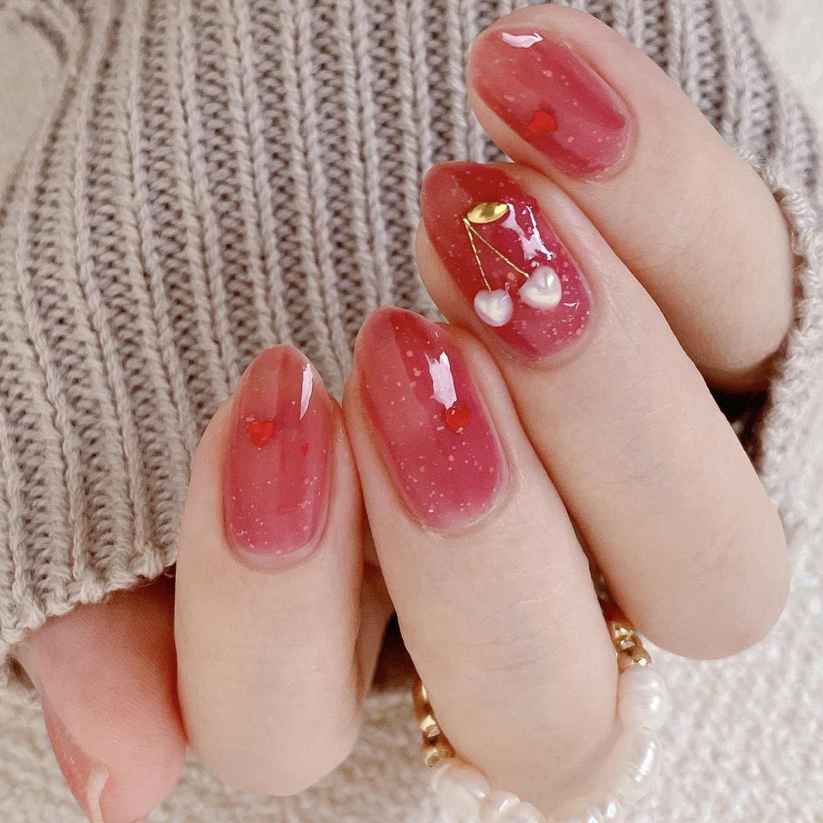 hari_aki_hari's tweet image. tip toeのPink Saltをパラドゥの恋心甘々でサンドイッチしました🩷
薬指のハートパールのさくらんぼはセリアで購入✨️