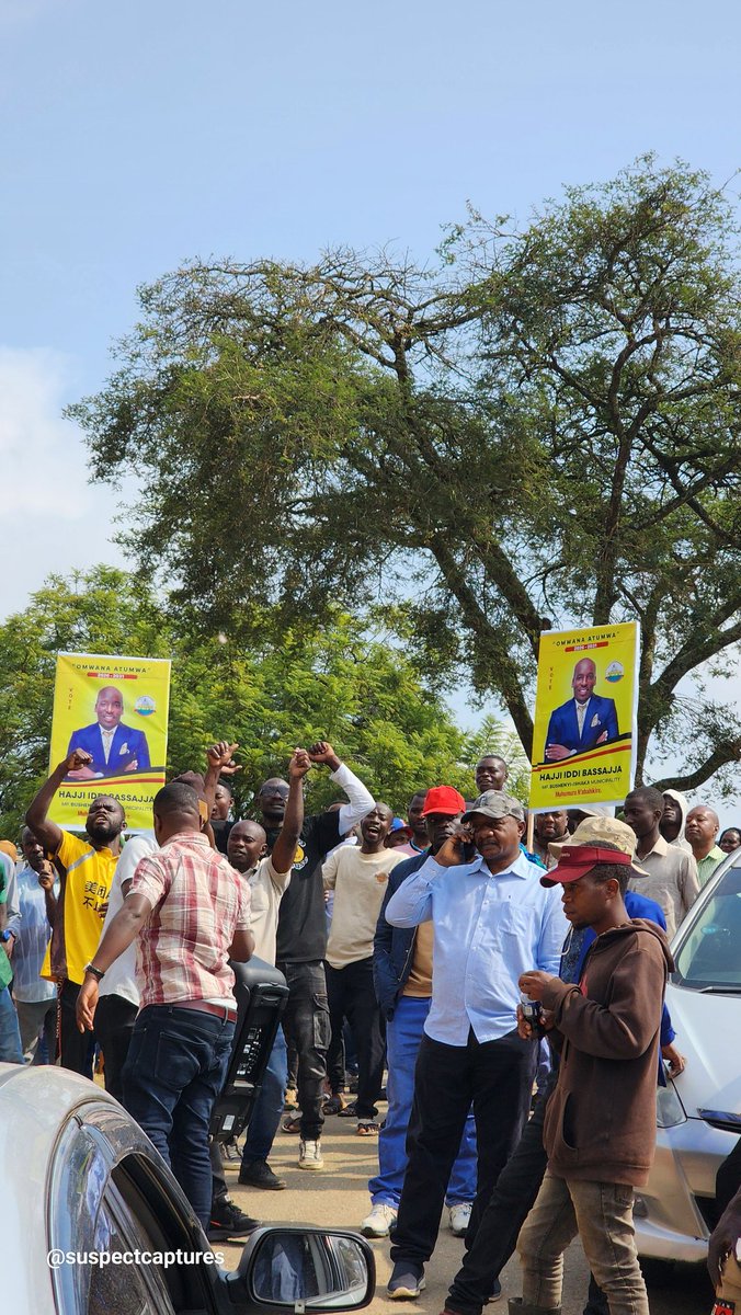 I’ve just arrived at Katungu to cast my vote. Seeing all of you here gives me full confidence. Victory is here! Let’s vote peacefully, calmly, and stay focused. The real work begins now!”
HAJJI IDD BASSAJJA ✅💚
BIM🇺🇬
#Bassajja2025 #VictoryIsHere #KatunguVotes #HopeForBushenyi